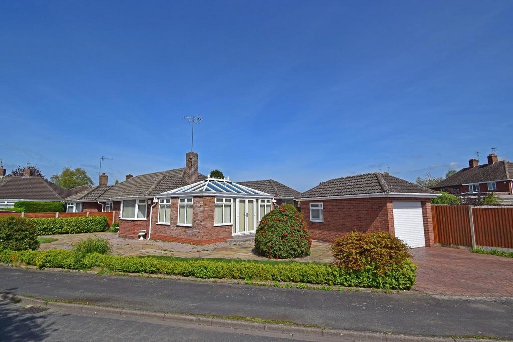 14 Newland Drive, Droitwich, Worcestershire, WR9 7AE 3 bed semi