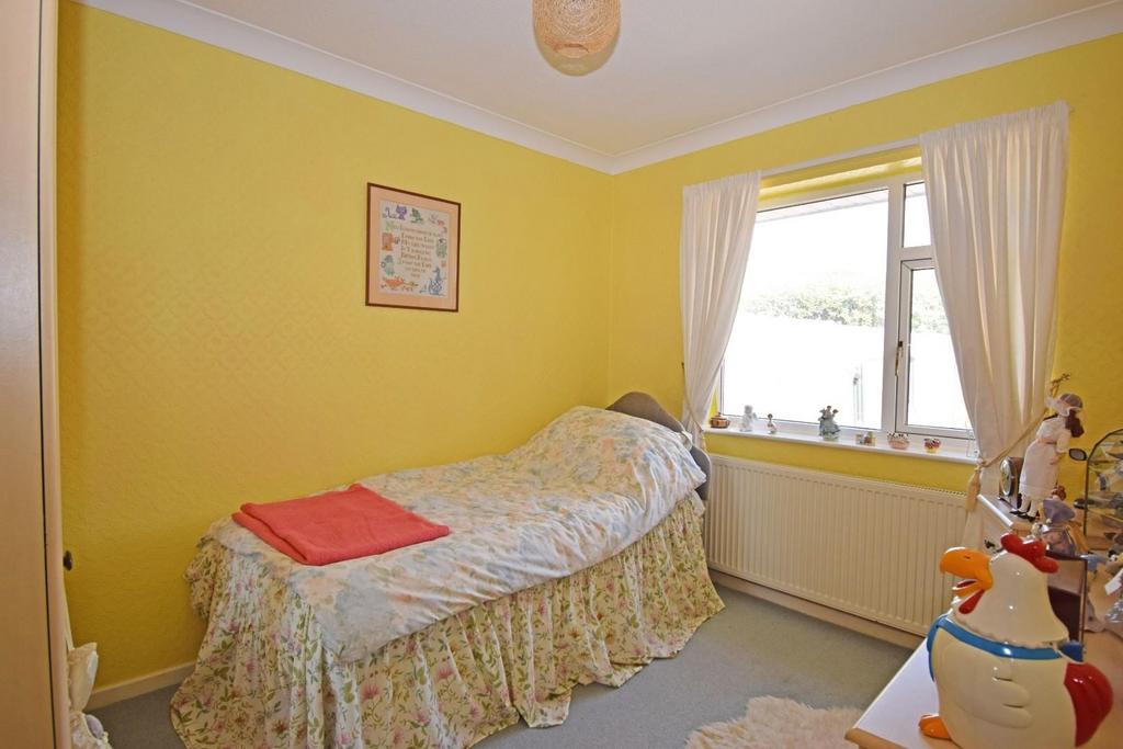 14 Newland Drive, bed 3.jpg