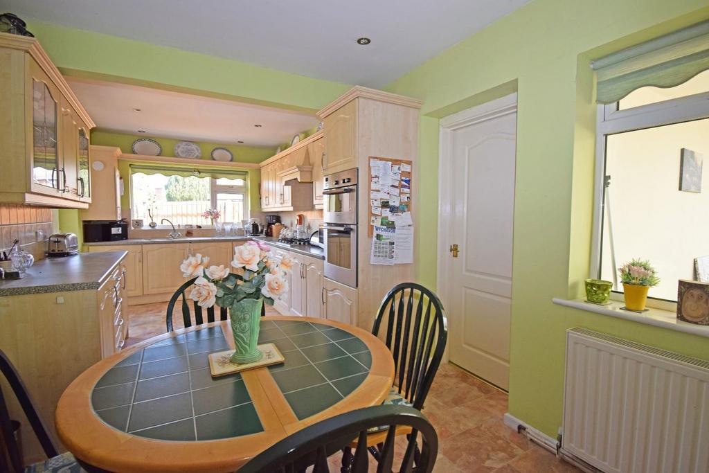 14 Newland Drive, kitchen &amp; dining b.jpg