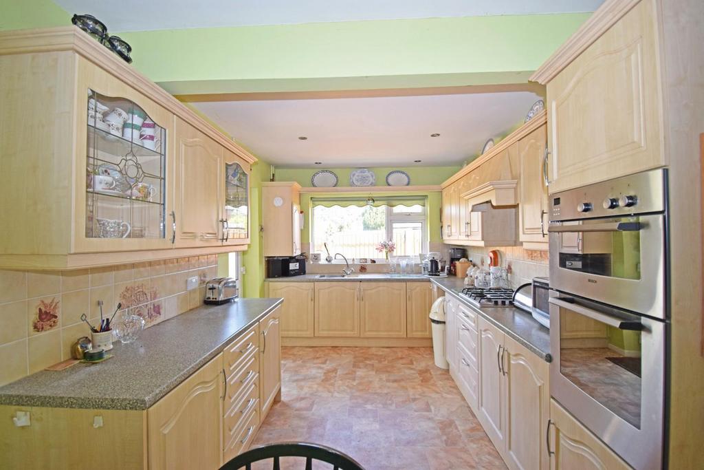 14 Newland Drive, kitchen a.jpg