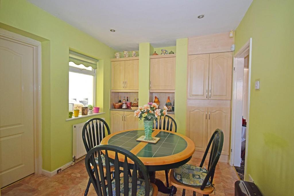 14 Newland Drive, kitchen dining.jpg