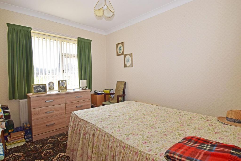 14 Newland Drive, bed 2.jpg