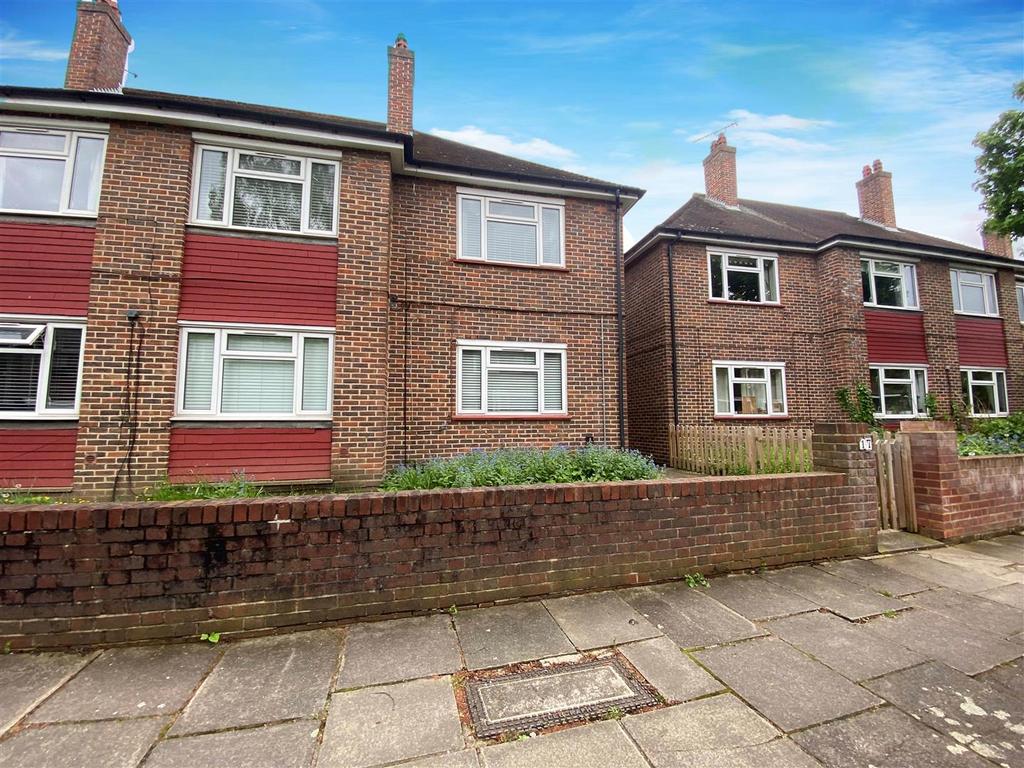Brookwood Avenue, London Property to rent £1,900 pcm (£438 pw)