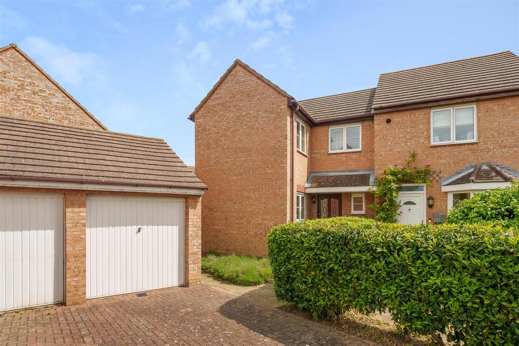 Odin Close, Bedford 3 bed semidetached house £300,000