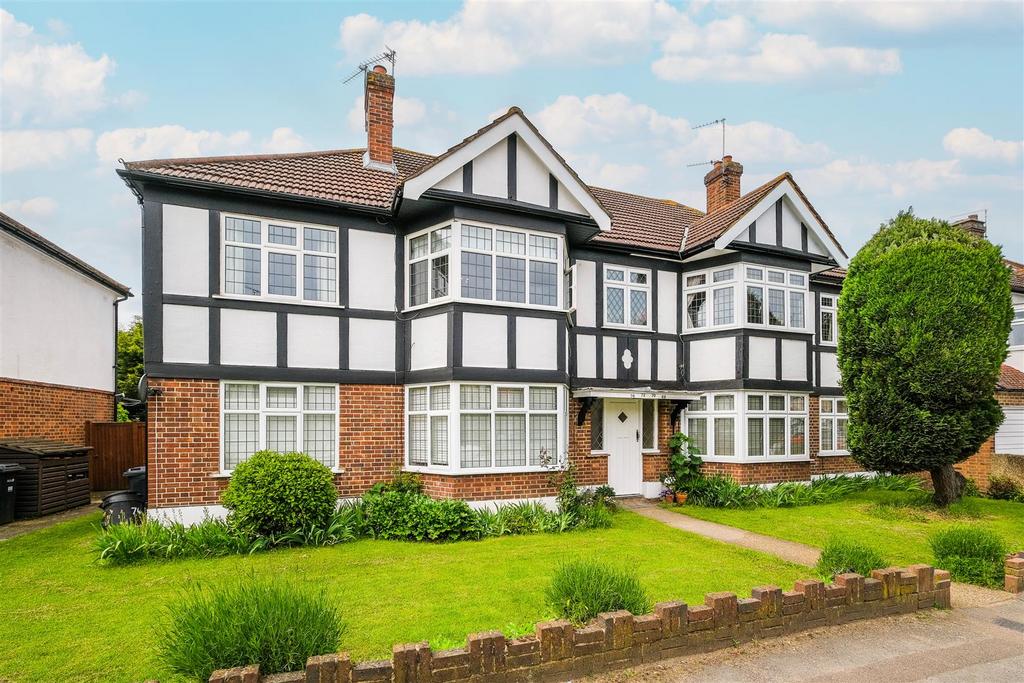 Onslow Gardens, London 2 bed flat for sale £425,000