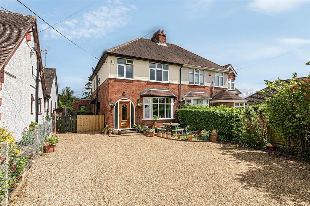 Woodfield Lane Renhold Bedford 4 Bed Semi Detached House For Sale £