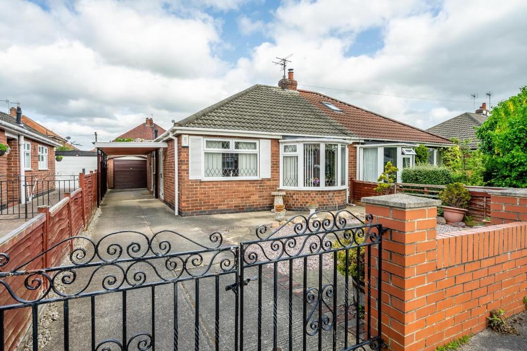 Melton Avenue, Rawcliffe, York 2 bed semidetached bungalow £265,000