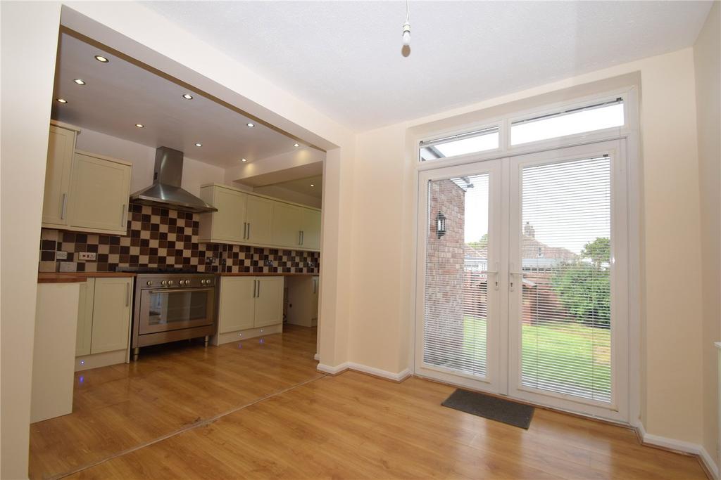 Scholes Park Road, Scarborough, North Yorkshire, YO12 3 bed semi