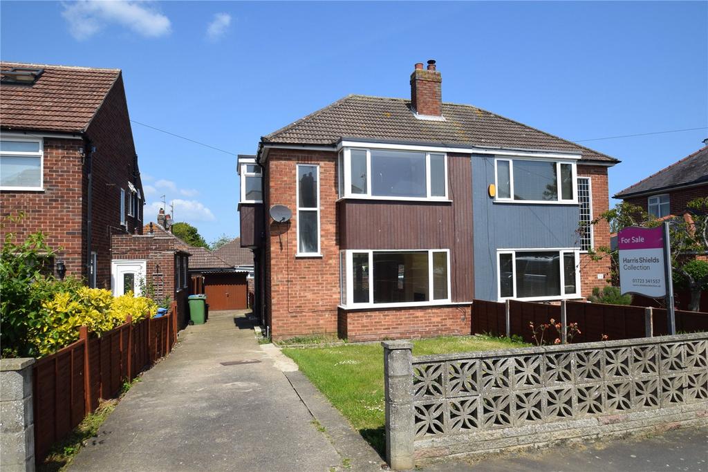 Scholes Park Road, Scarborough, North Yorkshire, YO12 3 bed semi