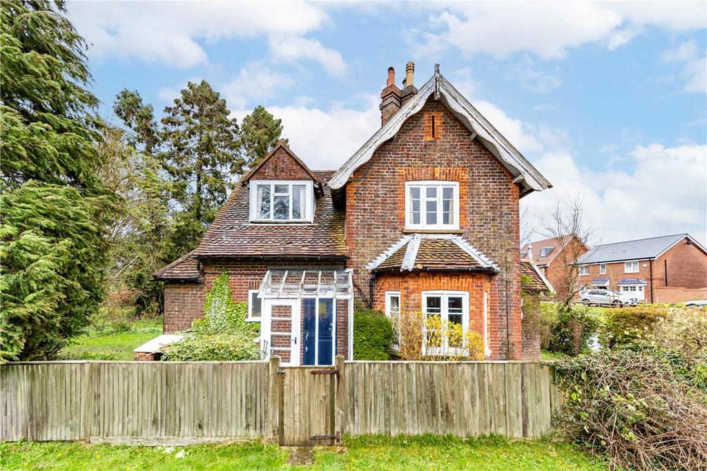 Woodcock Hill, Berkhamsted, Hertfordshire 3 bed detached house for sale