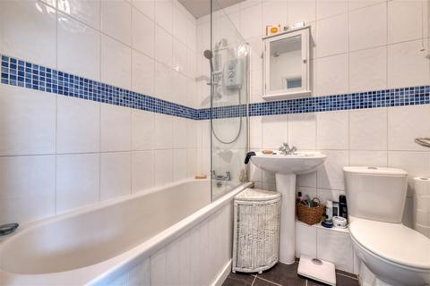 Flat 2, 31 Sansome Walk, Worcester, WR1 1NU