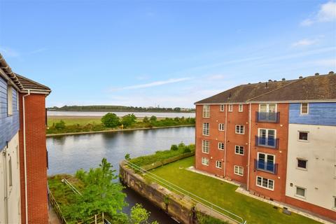 2 bedroom flat for sale, Gilbert House, Old Coach Road, Runcorn