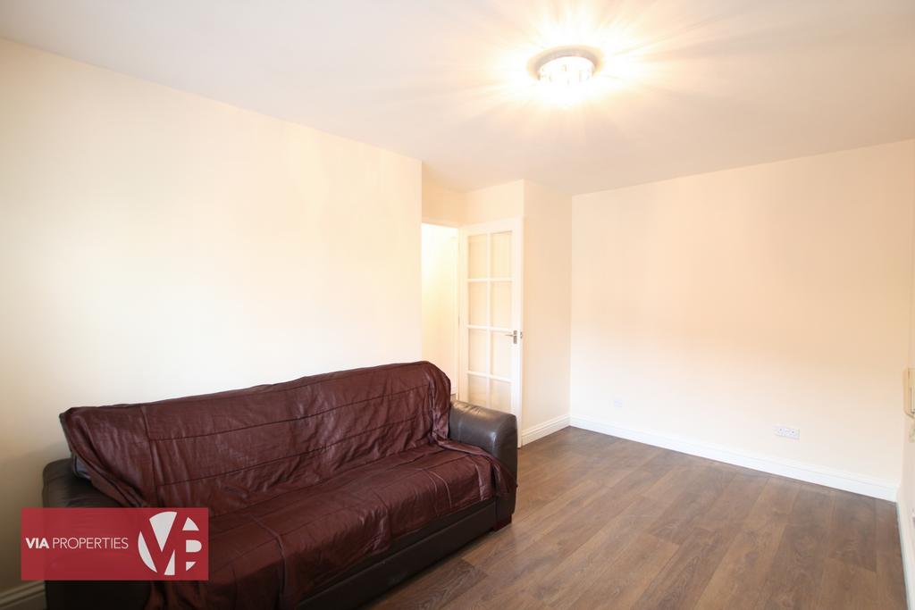 Parrotts Field, Hoddesdon EN11 1 bed flat to rent £900 pcm (£208 pw)