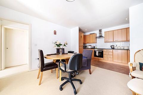 2 bedroom flat for sale, London Road, Kingston Upon Thames, KT2