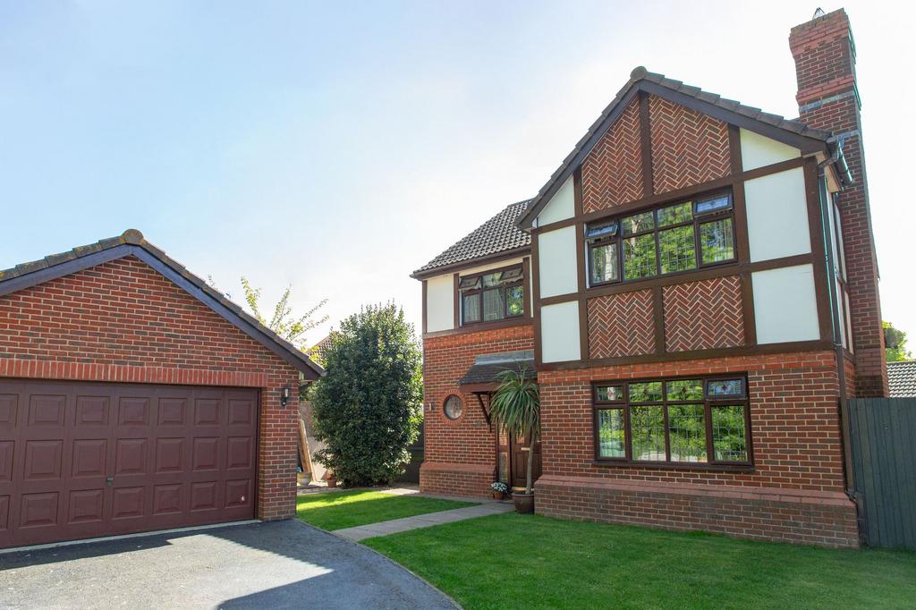 Balas Drive, Sittingbourne, ME10 4 bed detached house for sale £550,000