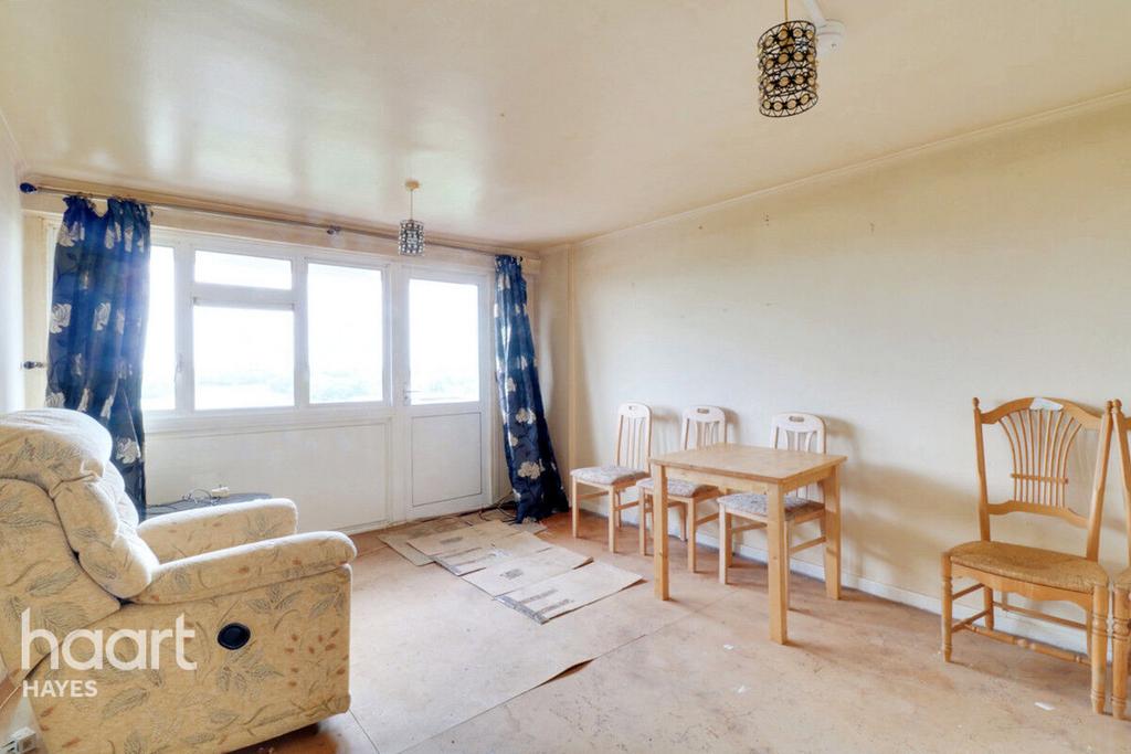 Yeading Lane, Hayes 2 bed flat for sale £215,000