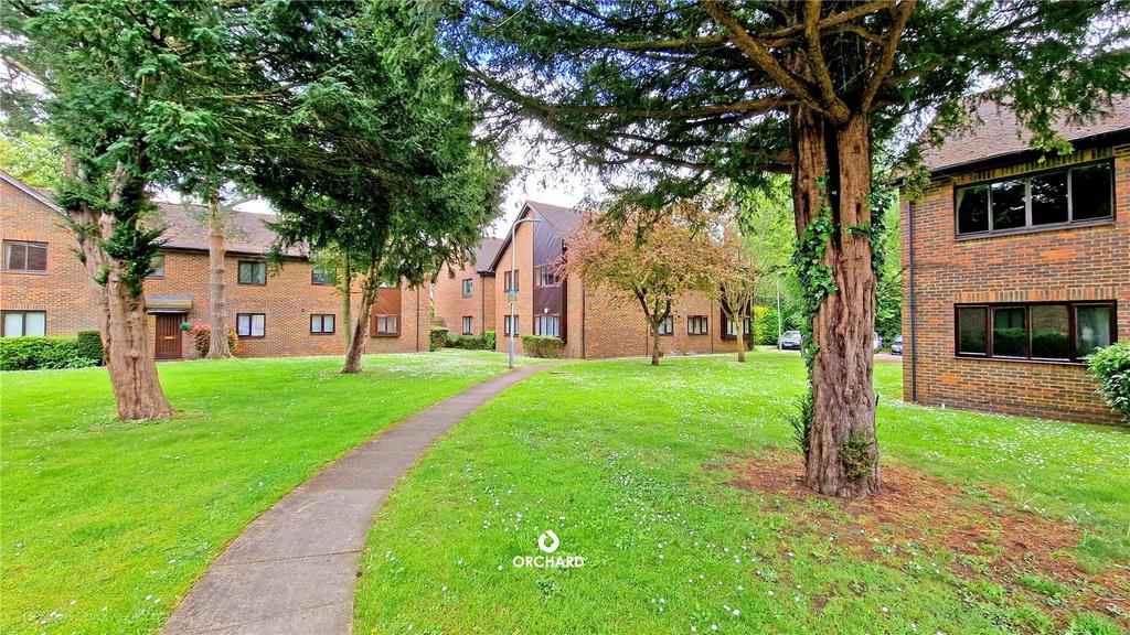 Pepys Close, Ickenham, UB10 1 bed apartment £300,000