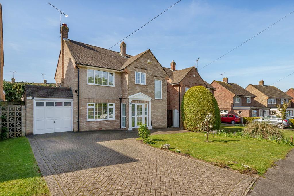 Norwood Road, Effingham, Surrey, KT24 3 bed detached house £760,000