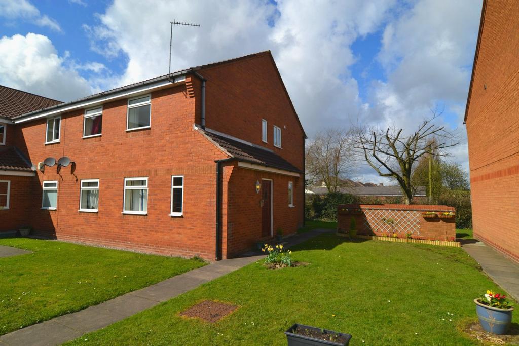 Dean Meadow, NewtonLeWillows, WA12 9PX 2 bed flat £100,000