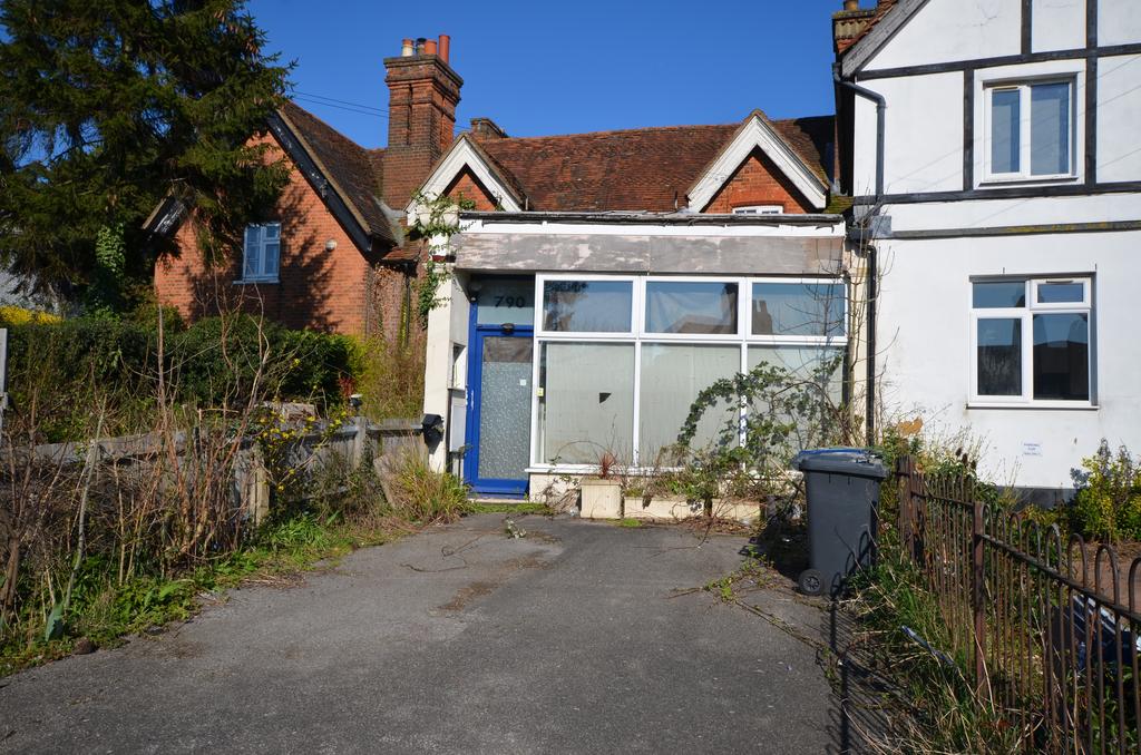 Kenton Lane, Harrow Weald 2 bed terraced house for sale £499,950