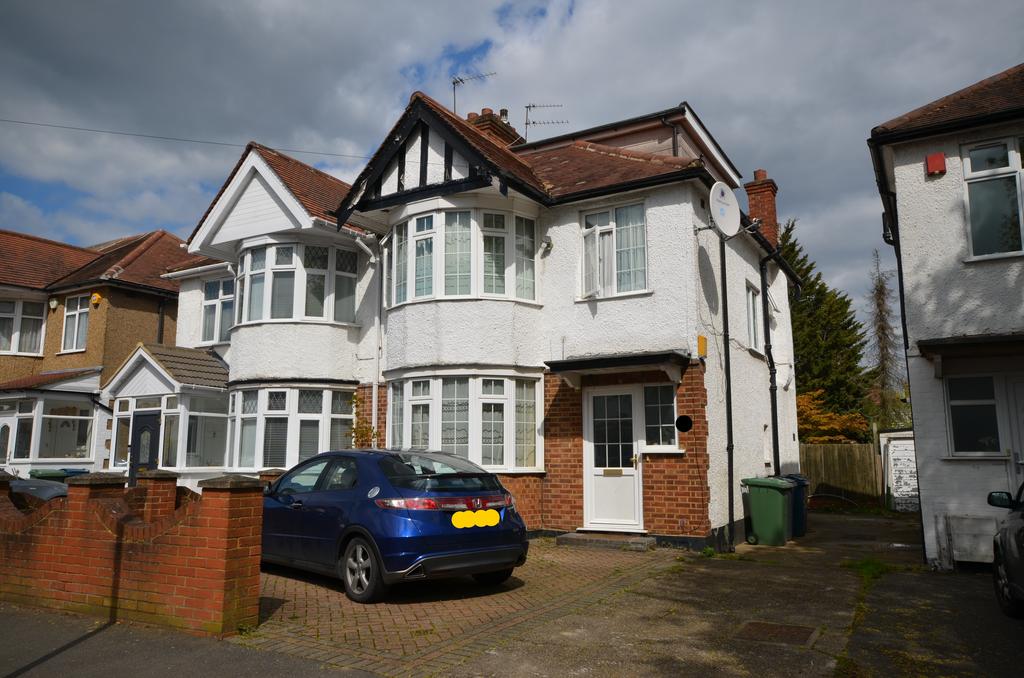 Oakfield Avenue, Kenton 4 bed semidetached house £650,000