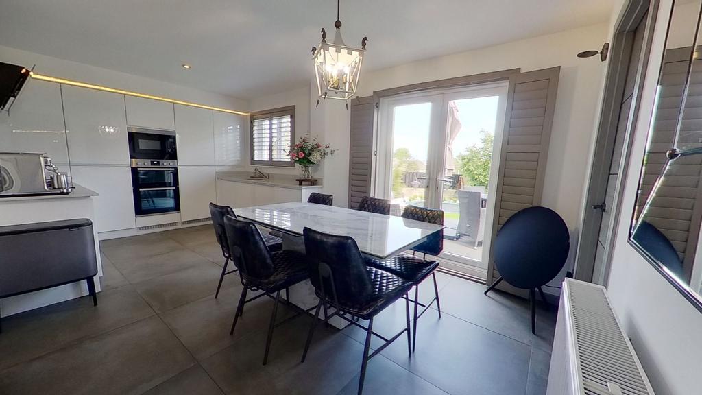 Kitchen/Dining Area