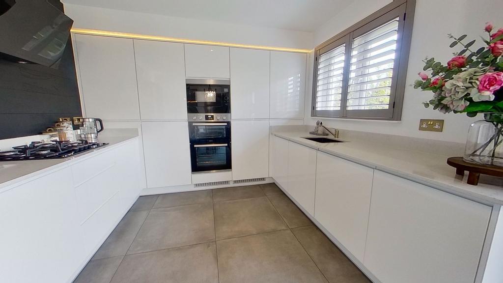Kitchen/Dining Area
