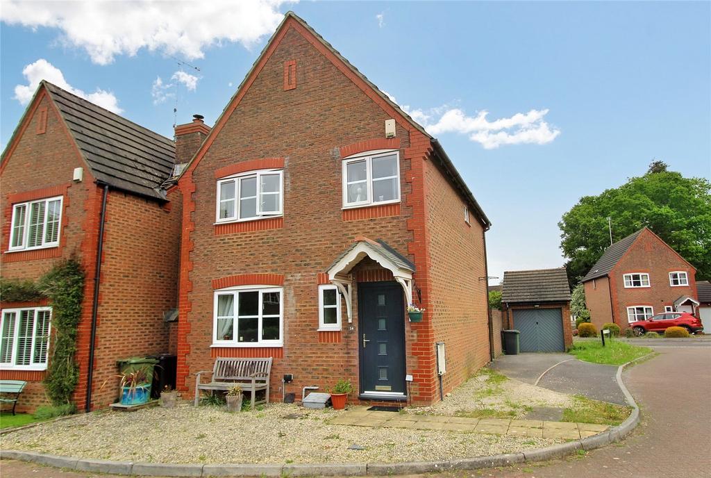 Nursery Field, Liss, Hampshire, GU33 4 bed detached house £400,000