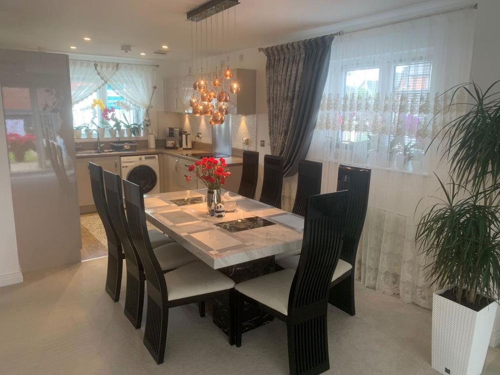 Open plan kitchen/lounge/dining room