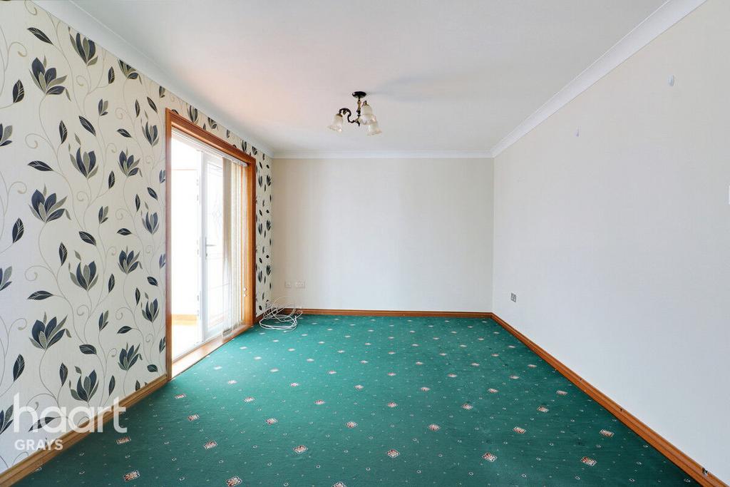 Daniel Close, Grays 3 bed terraced house for sale £350,000