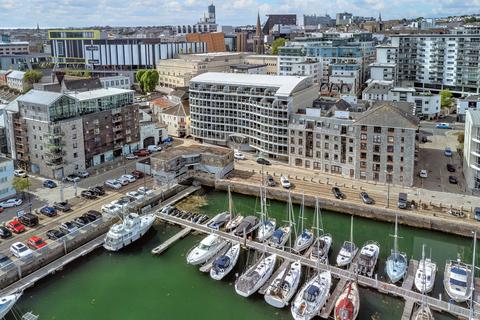 2 bedroom ground floor flat for sale - Discovery Wharf, Sutton Harbour, Plymouth, PL4 0RB