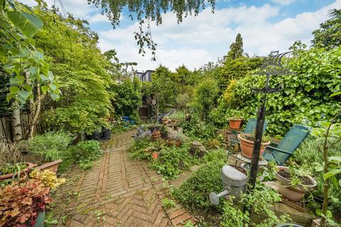 11 Bronson Road, London, SW20 8DZ