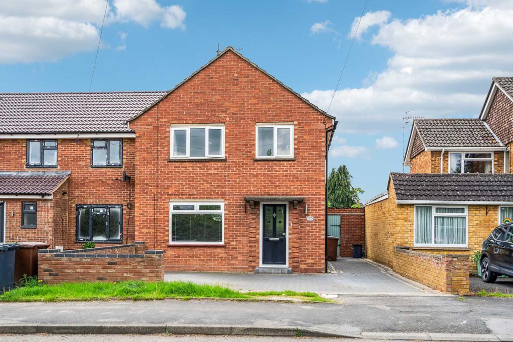 Little Bushey Lane, Bushey 3 bed house for sale £565,000