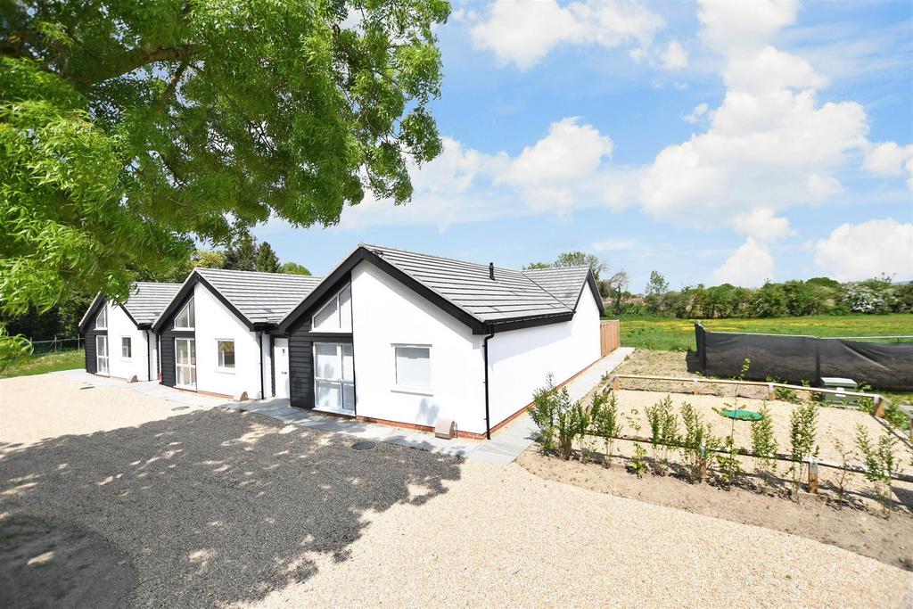 Loxwood Road, Alfold, Surrey 2 bed terraced bungalow for sale £450,000