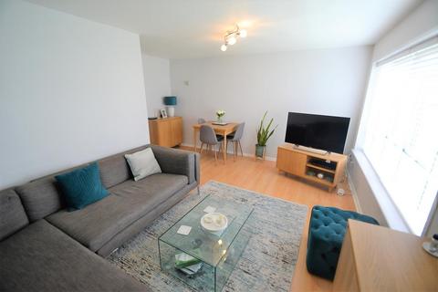 2 bedroom apartment for sale, Stourton Avenue, Feltham