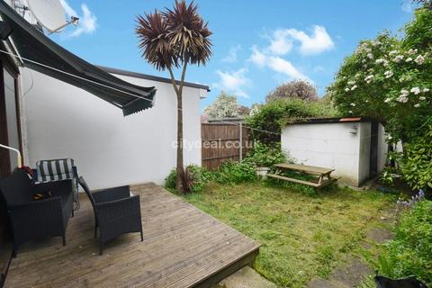 32 Cloister Road, London, W3 0DF