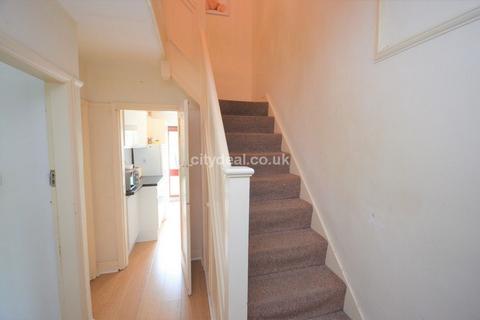 32 Cloister Road, London, W3 0DF