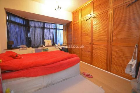 32 Cloister Road, London, W3 0DF