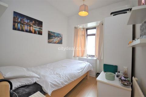 32 Cloister Road, London, W3 0DF