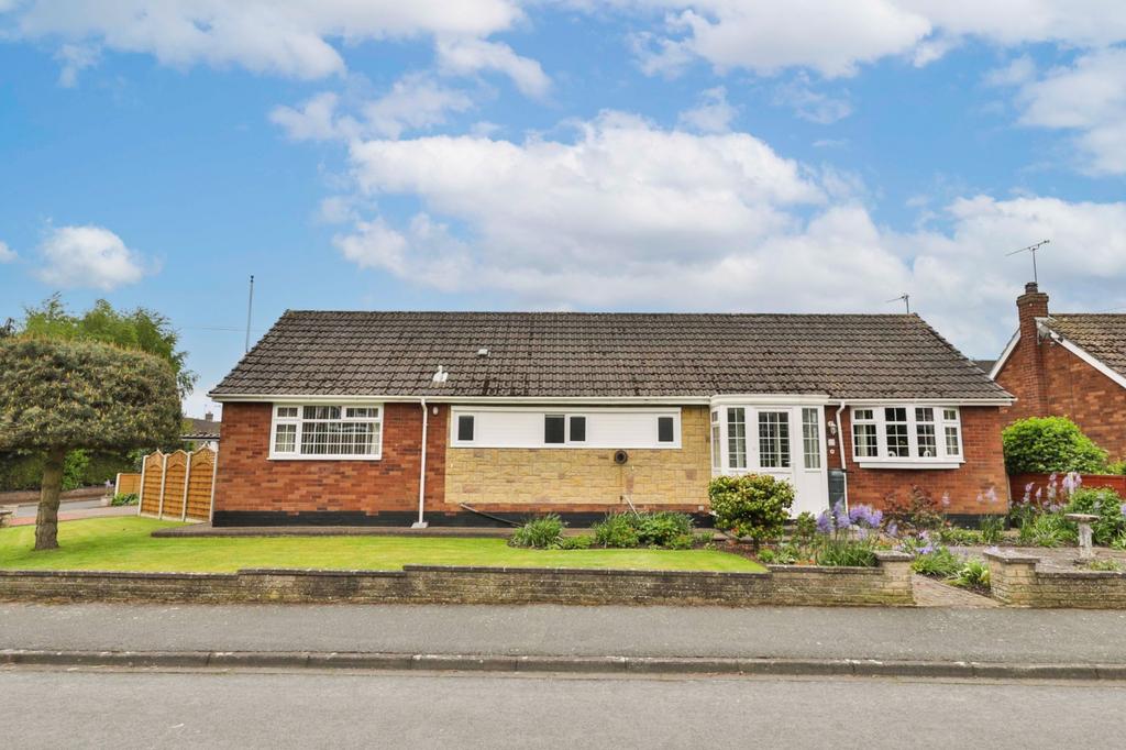 Mill Rise, Swanland, North Ferriby, HU14 3PN 3 bed detached bungalow