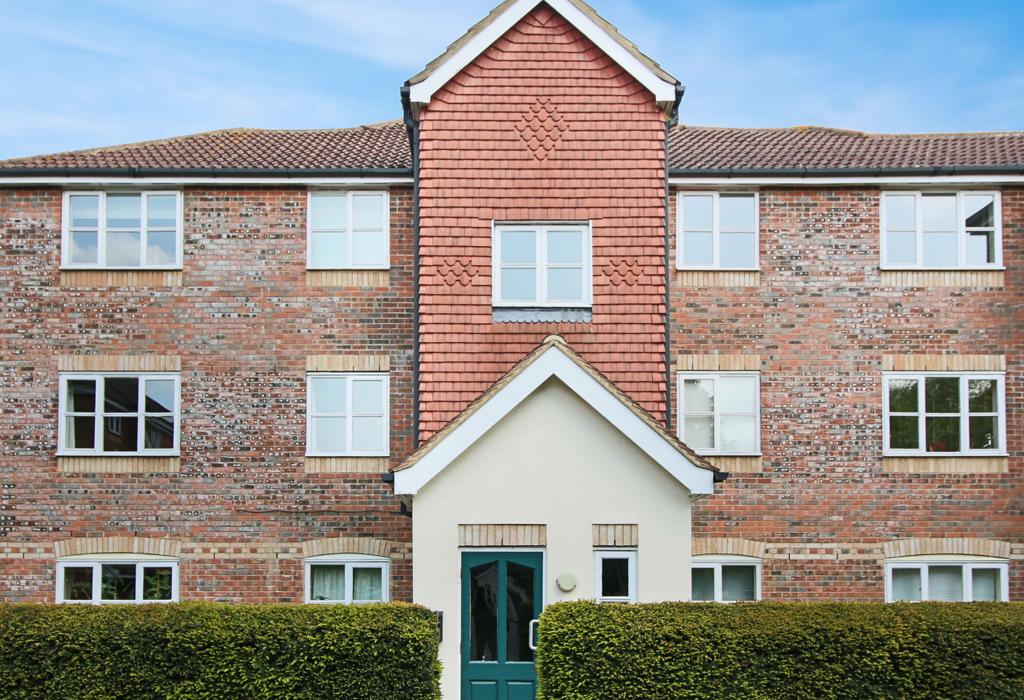 Whitehead Way, Aylesbury, Buckinghamshire 1 bed flat for sale £150,000
