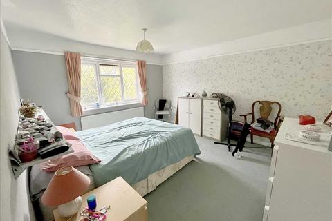 4 bedroom semi-detached house for sale, Perry Mead, Bushey, WD23.