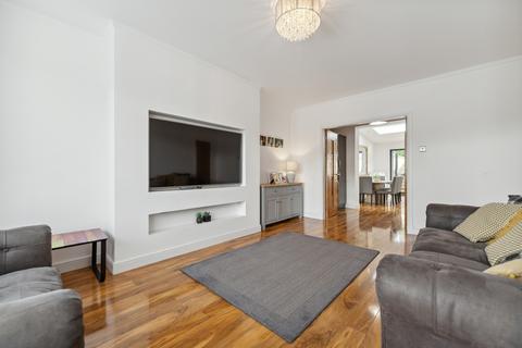 132 Randolph Drive, Clarkston, Glasgow, G76 8AU