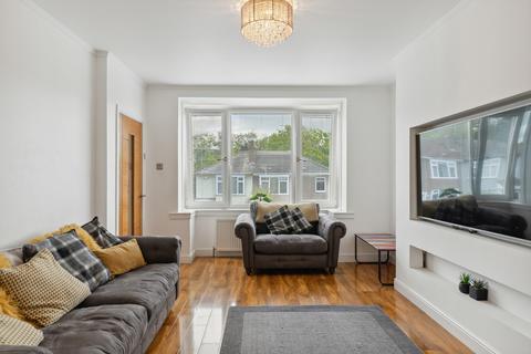 132 Randolph Drive, Clarkston, Glasgow, G76 8AU