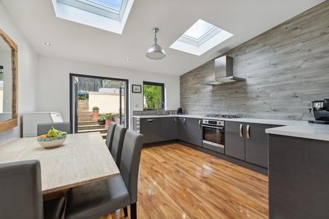 132 Randolph Drive, Clarkston, Glasgow, G76 8AU