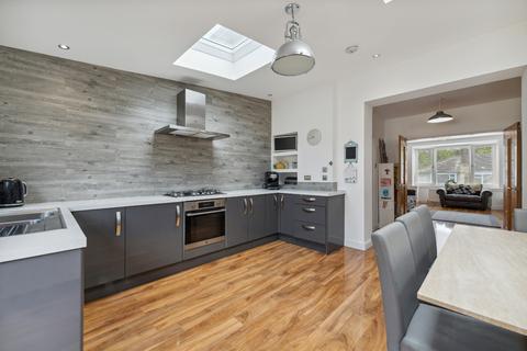 132 Randolph Drive, Clarkston, Glasgow, G76 8AU