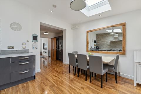 132 Randolph Drive, Clarkston, Glasgow, G76 8AU
