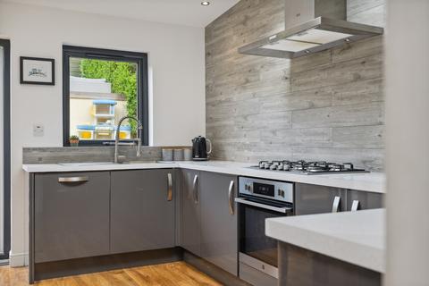 132 Randolph Drive, Clarkston, Glasgow, G76 8AU
