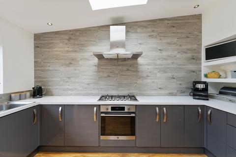 132 Randolph Drive, Clarkston, Glasgow, G76 8AU