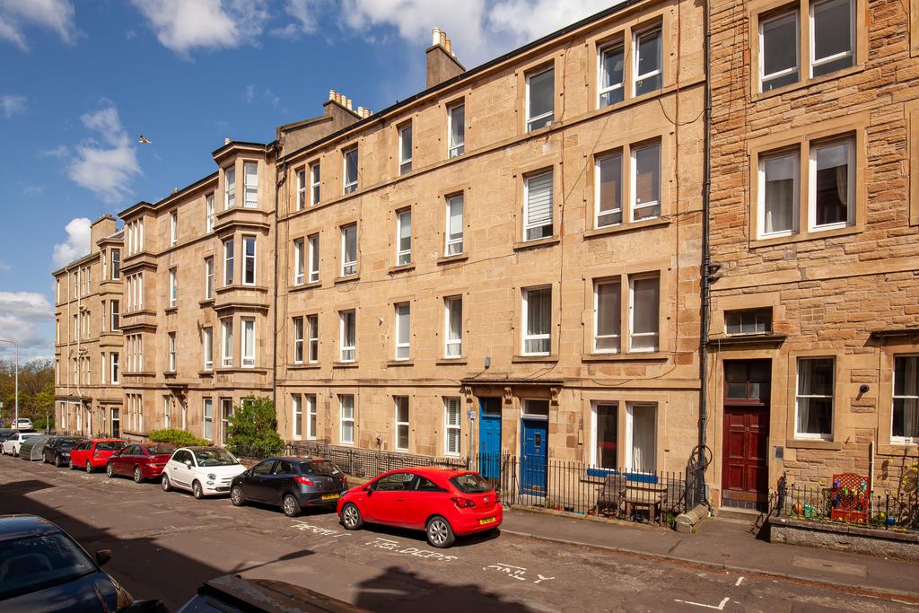 6/10 Tay Street, Edinburgh, EH11 1EA 2 bed flat £260,000